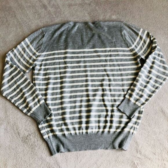 Arturo Calle Grey and White Striped V-neck Sweater - Picture 7 of 8